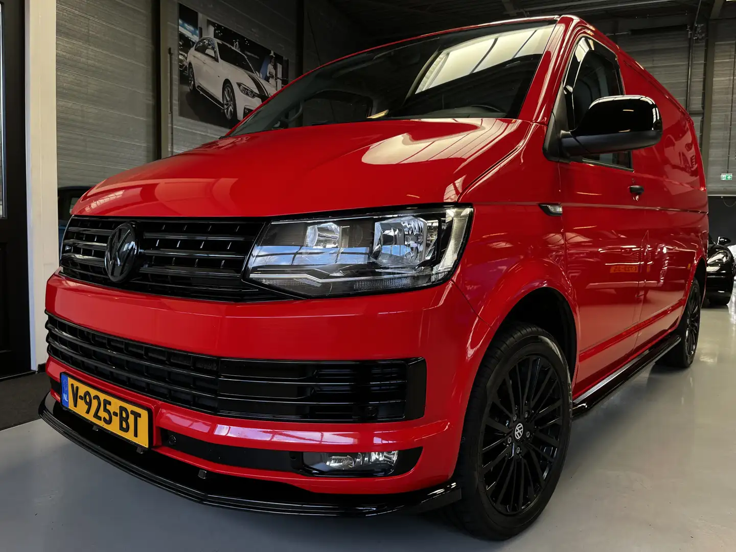 Volkswagen T6 Transporter 2.0 TDI L1H1 Highline Adap Cruise, PDC, 150pk Červená - 1