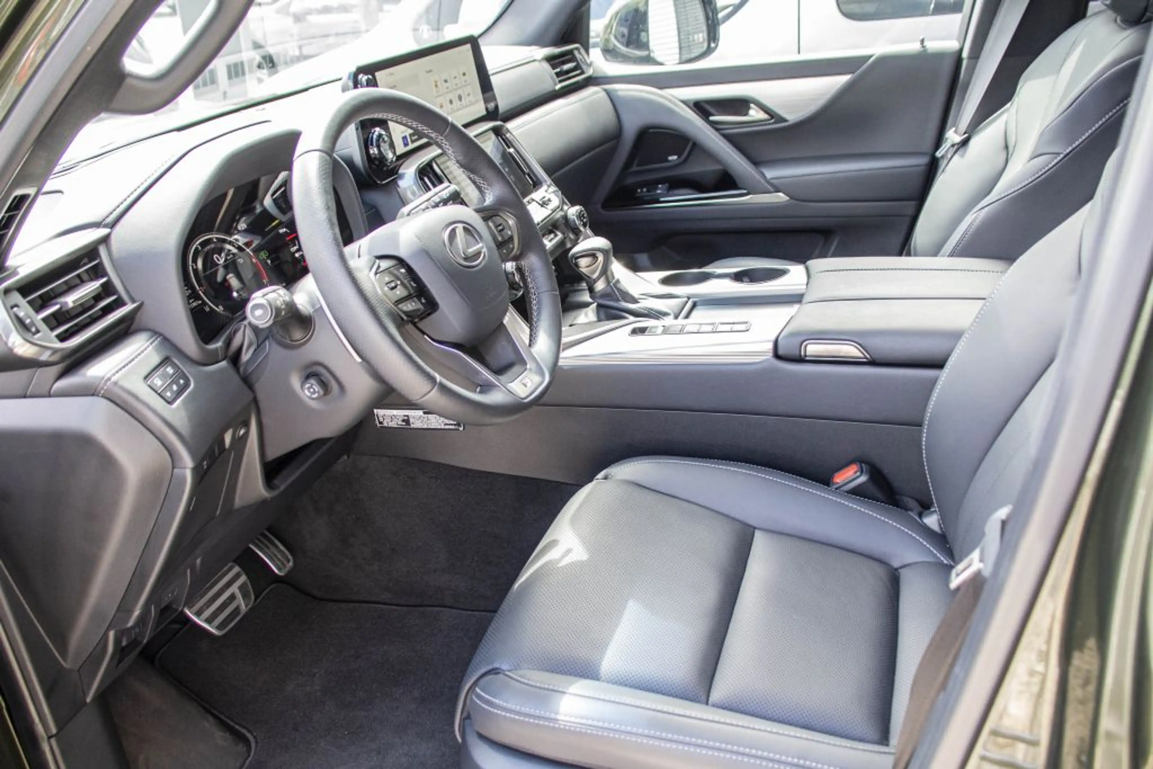 Lexus LX 600 F SPORT — photo 5