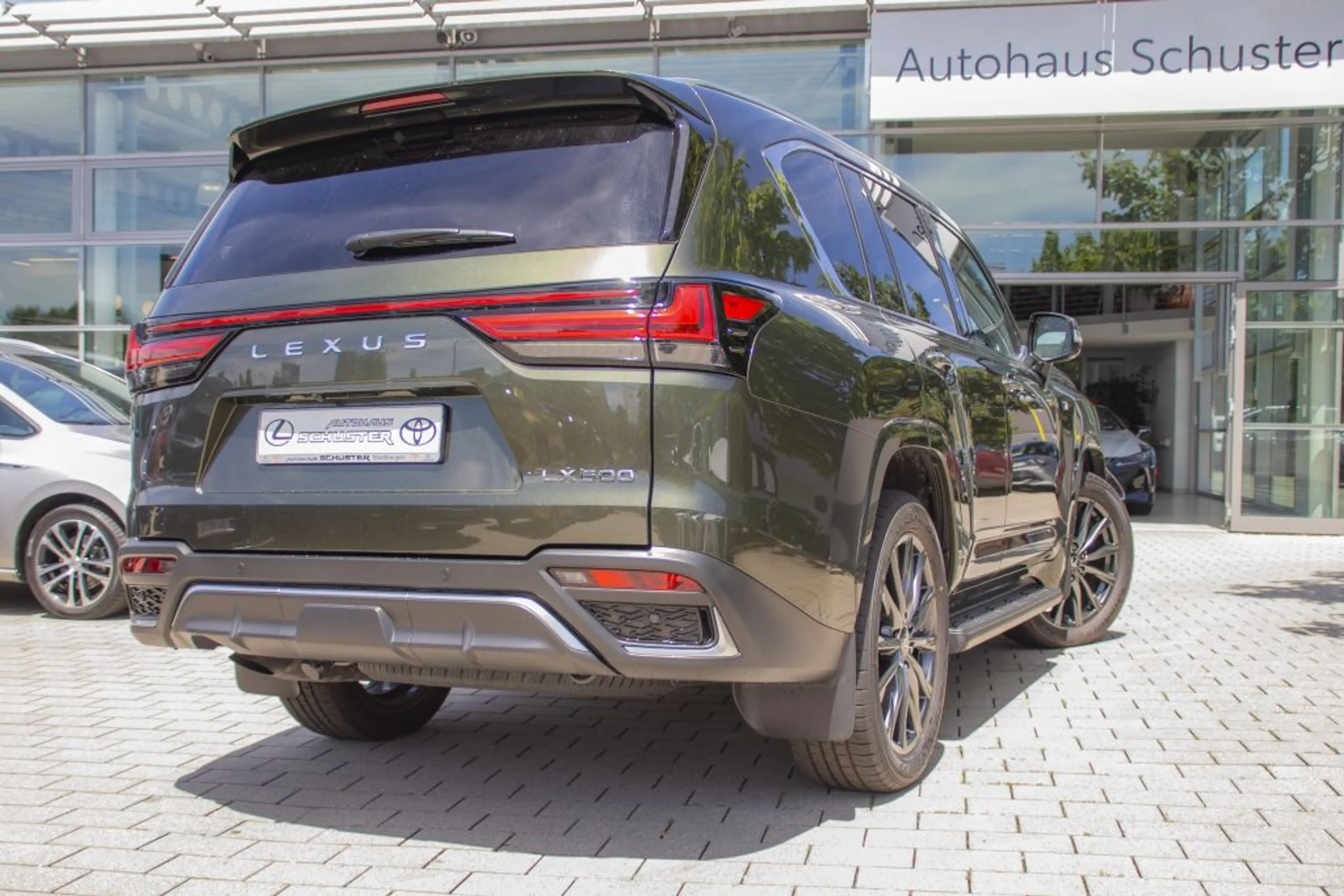Lexus LX 600 F SPORT — photo 14