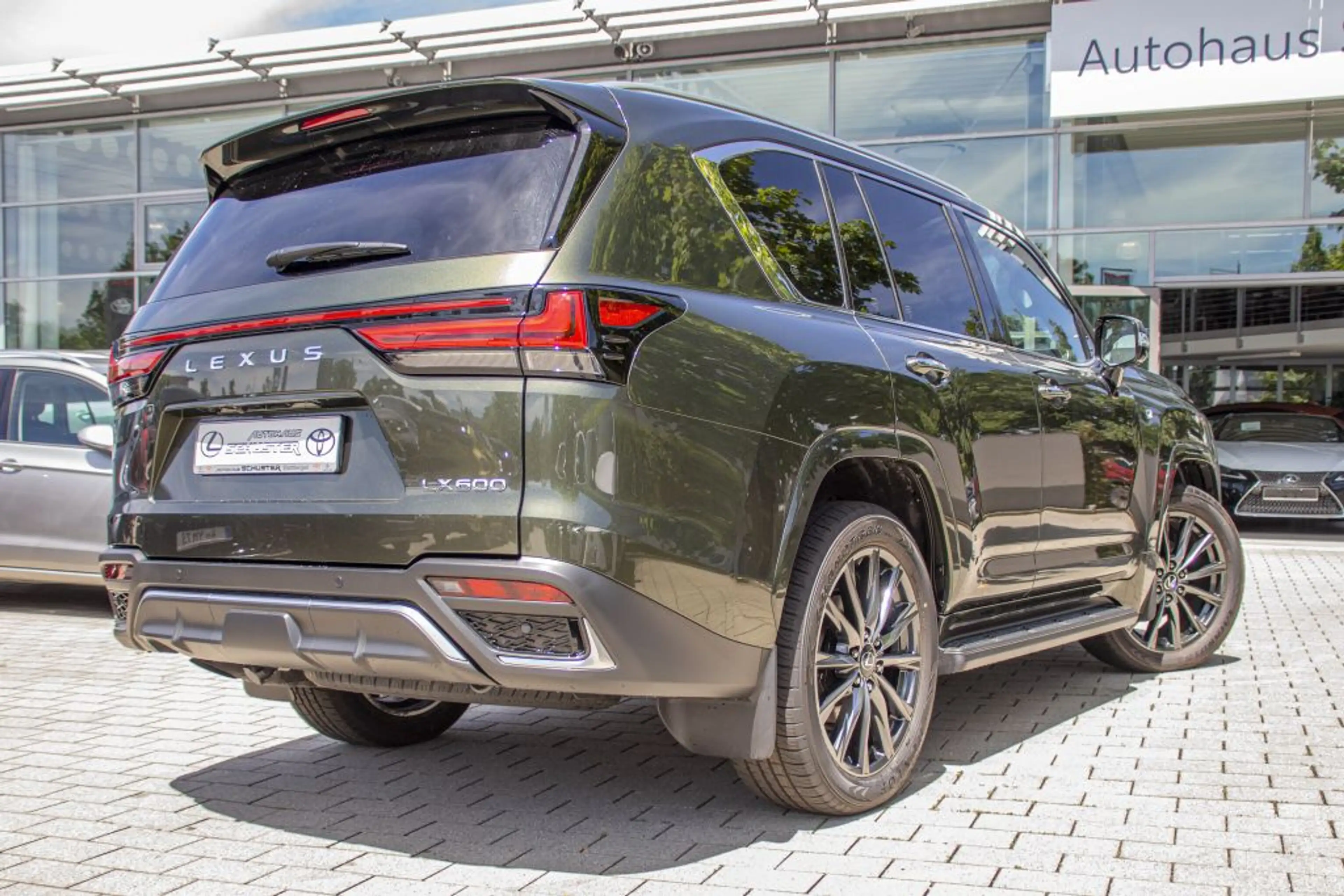 Lexus LX 600 F SPORT — photo 15