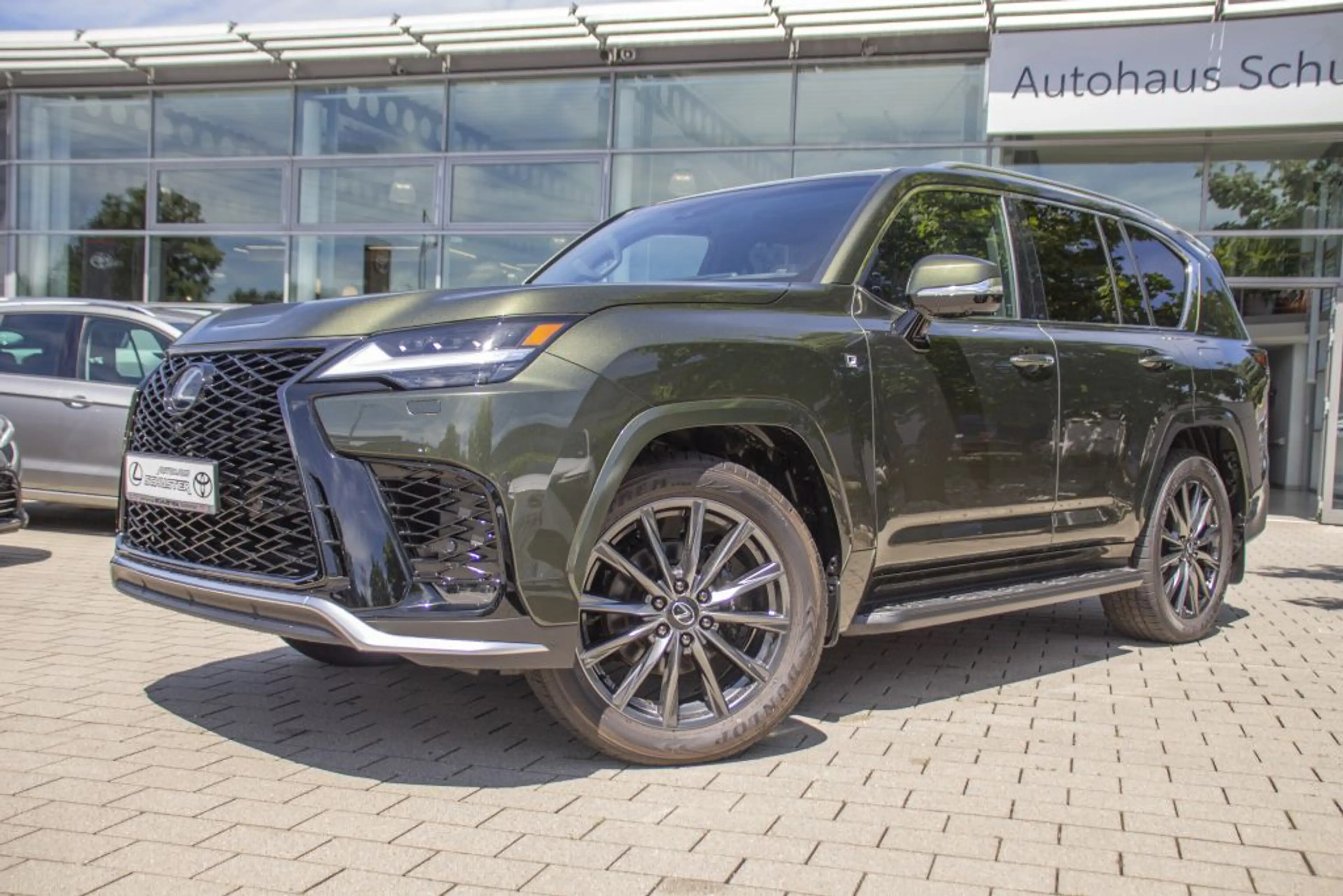Lexus LX 600 F SPORT — photo 13