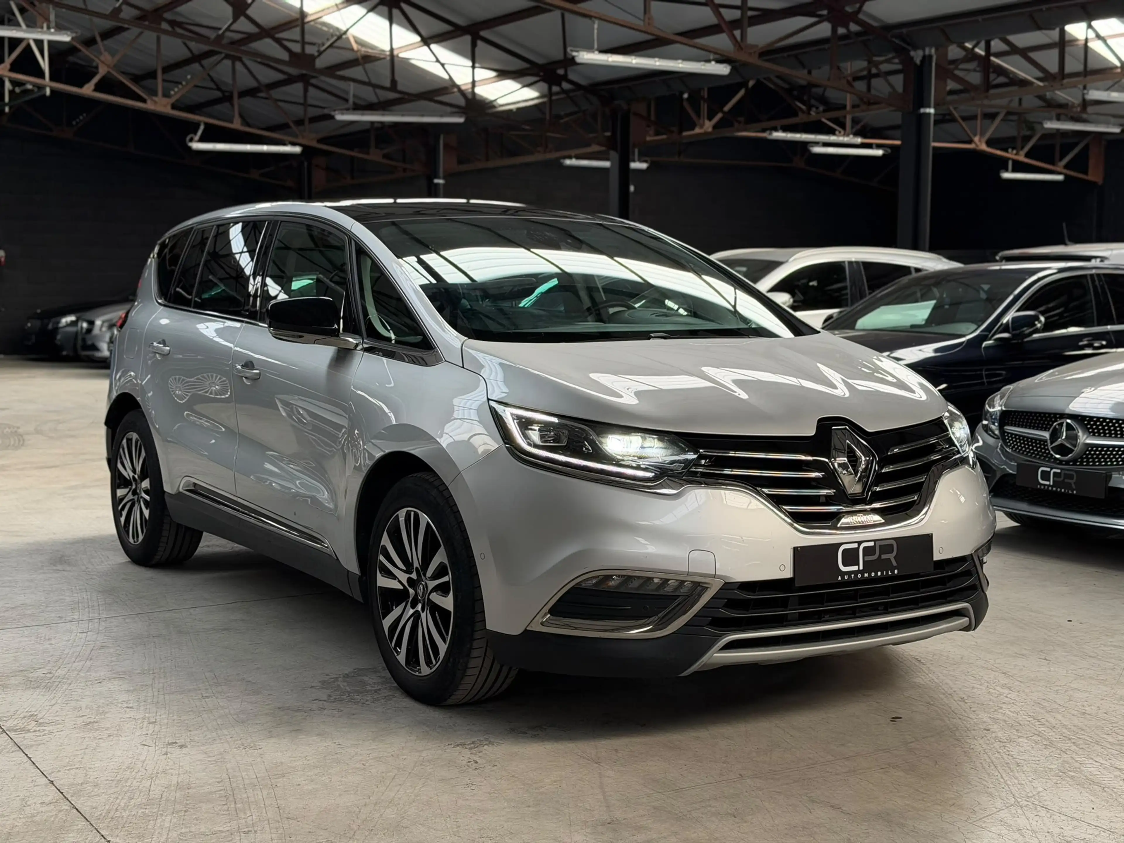 Renault Espace 1.6 dCi Initiale Paris *7pl * PANO * CAMERA * GPS * — photo 3
