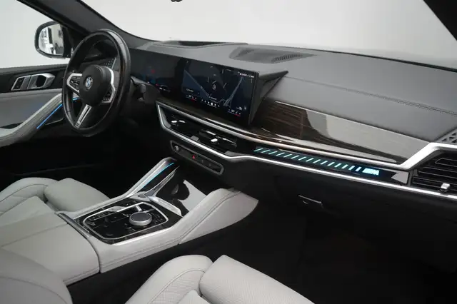 BMW X6 view 8