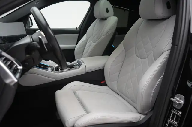 BMW X6 view 14