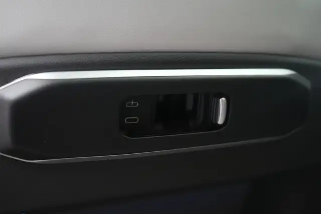 BMW X6 view 11