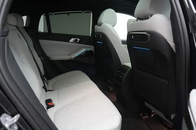 BMW X6 view 10