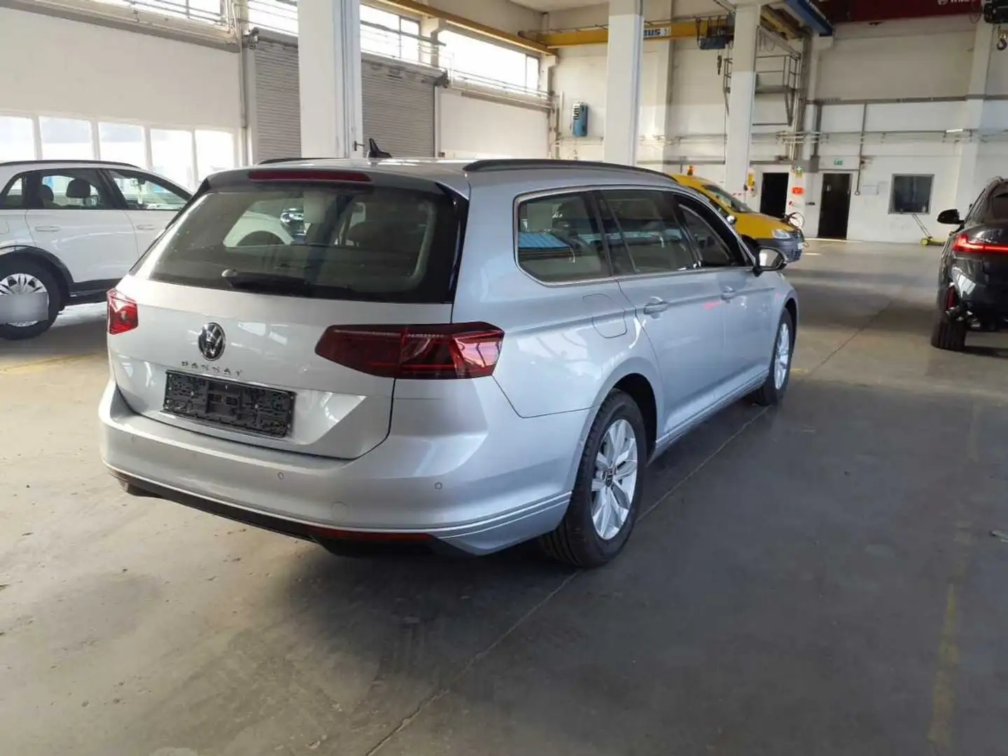Volkswagen Passat Passat Variant 2.0 TDI Business Automatik+Navi+ BC Silber - 2