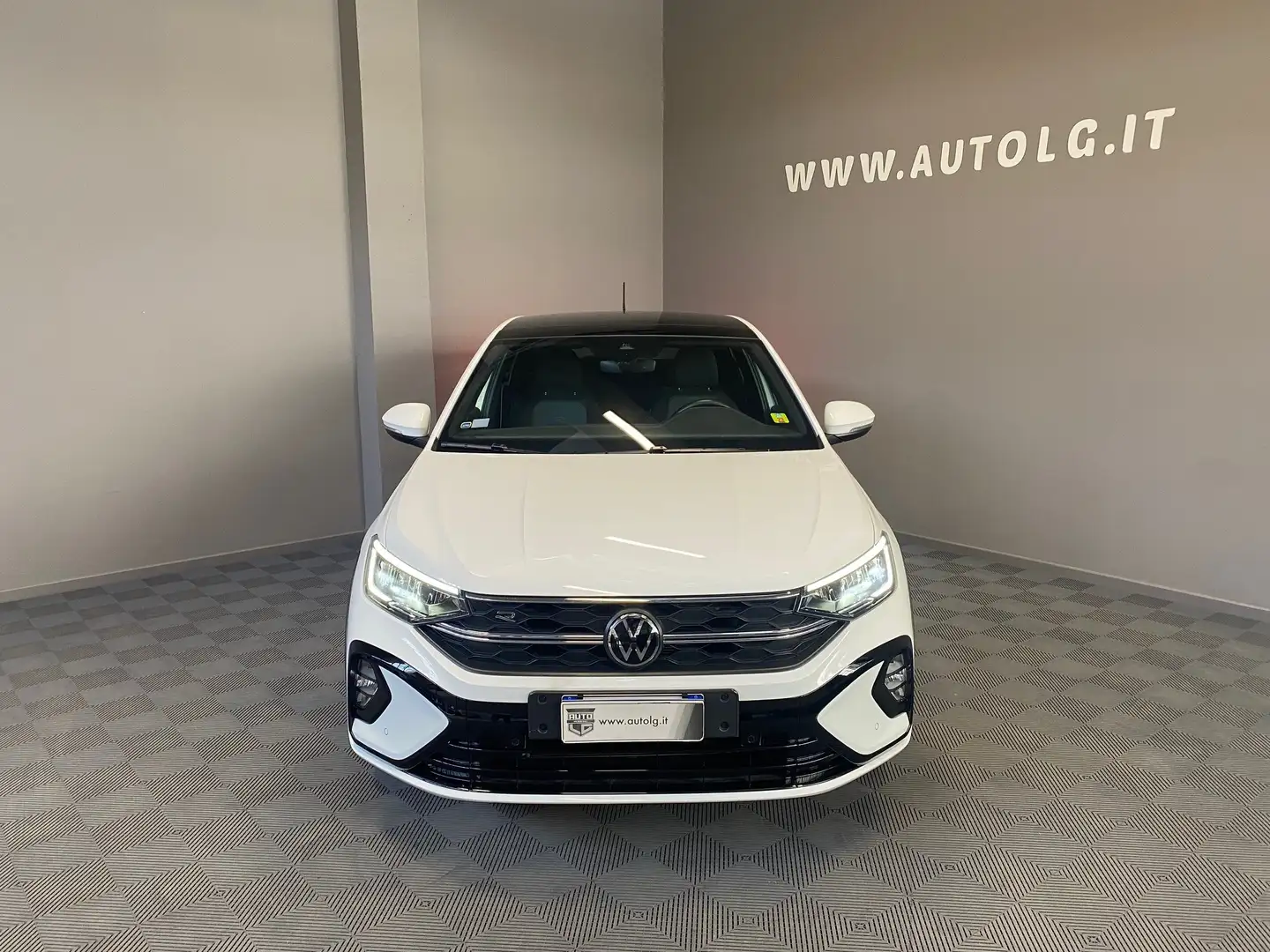 Volkswagen Taigo 1.0 tsi R-Line 110cv Bianco - 2