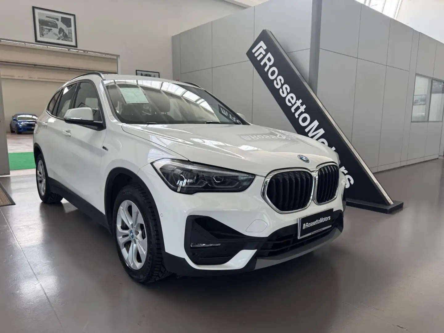 BMW X1 xDrive25e Business Advantage Blanc - 1