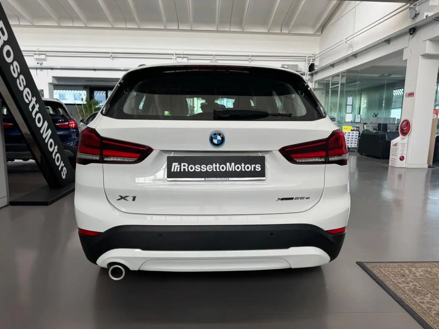BMW X1 xDrive25e Business Advantage Bianco - 1
