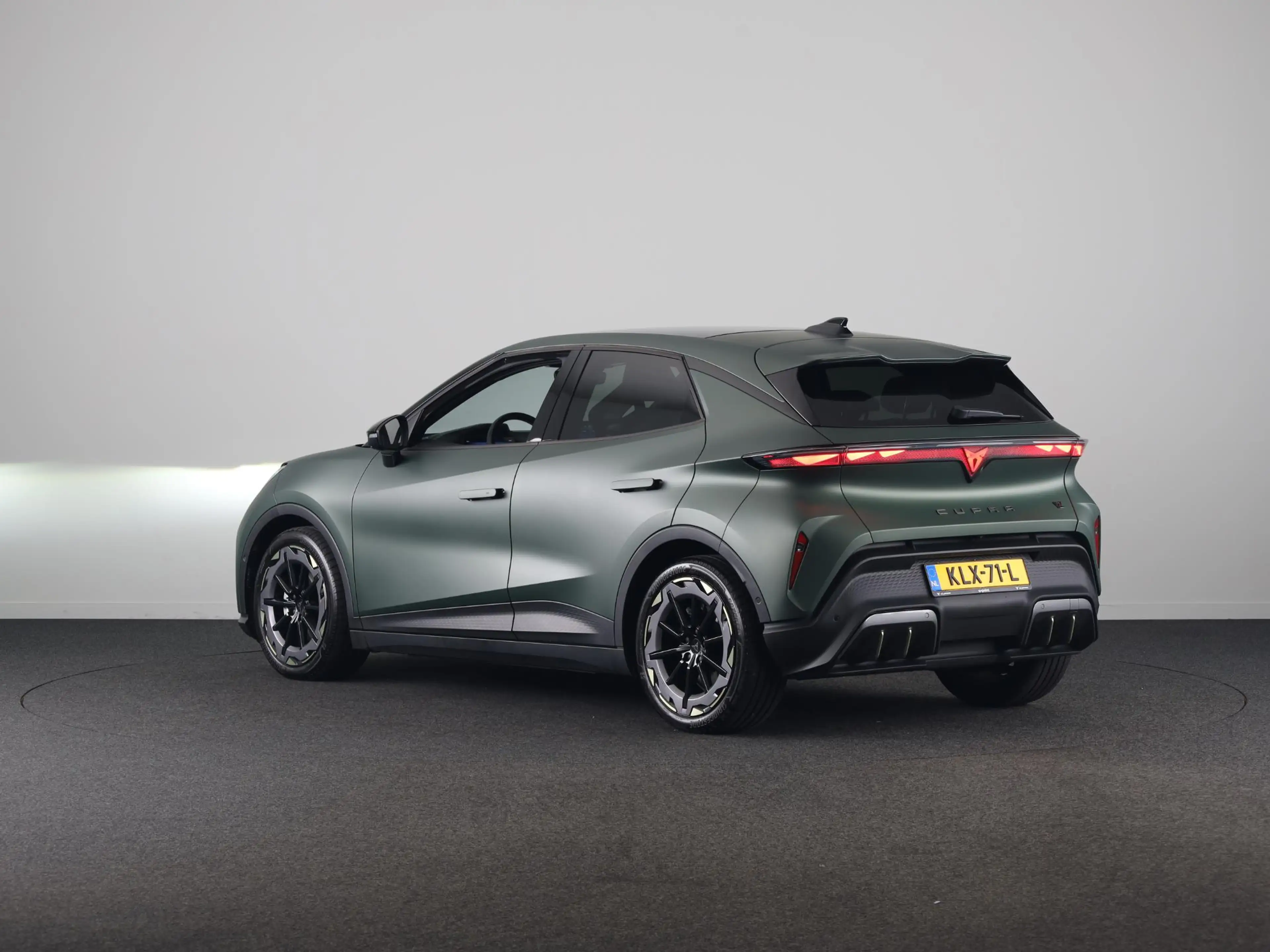 CUPRA Raval VZ Rebel 56 kWh 225pk | Elek. stoel | Travel Assis — photo 2