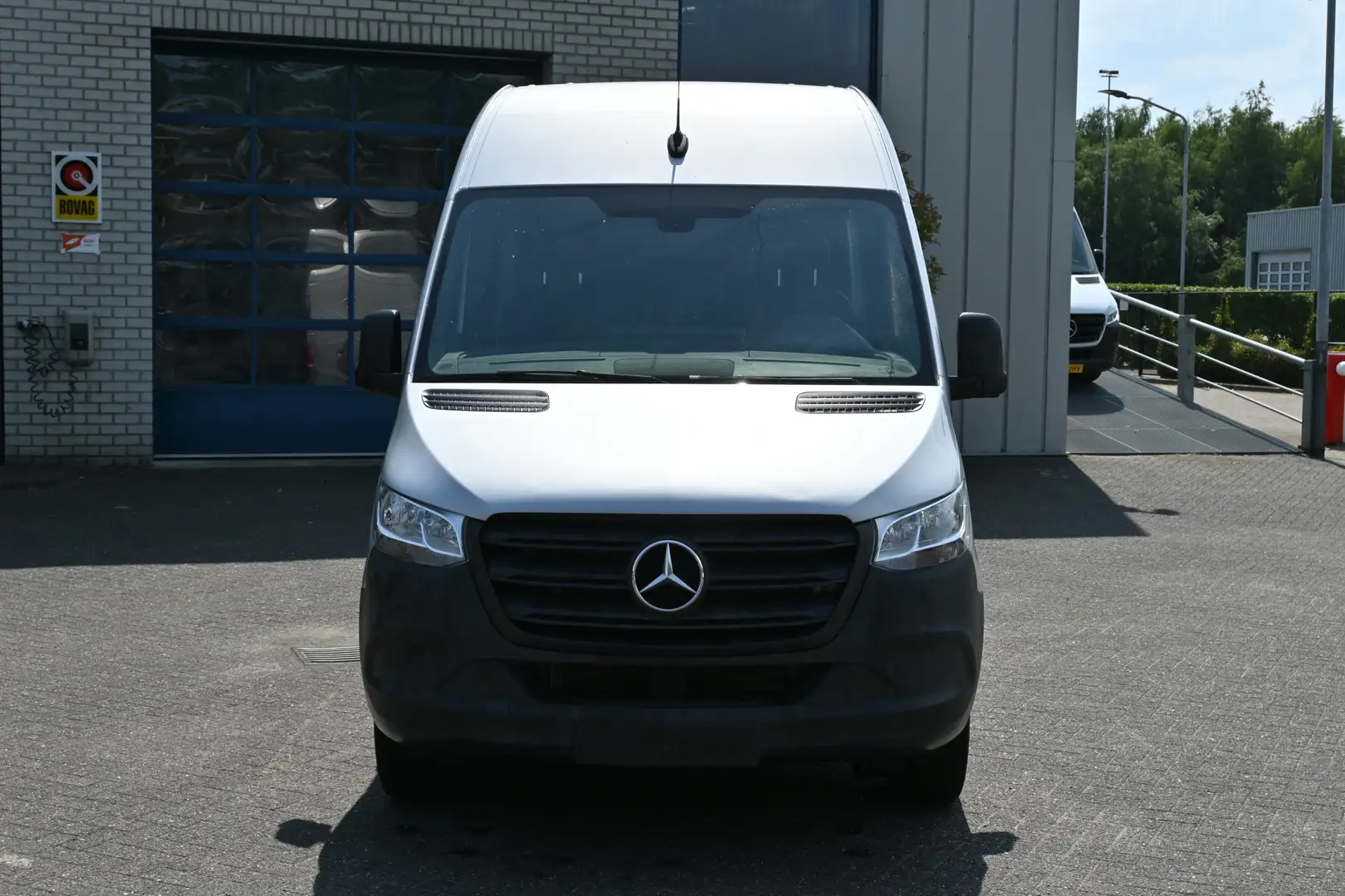 Mercedes-Benz Sprinter 317 CDI L2H2 DC MBUX met Apple Carplay/Android Aut Zilver - 2