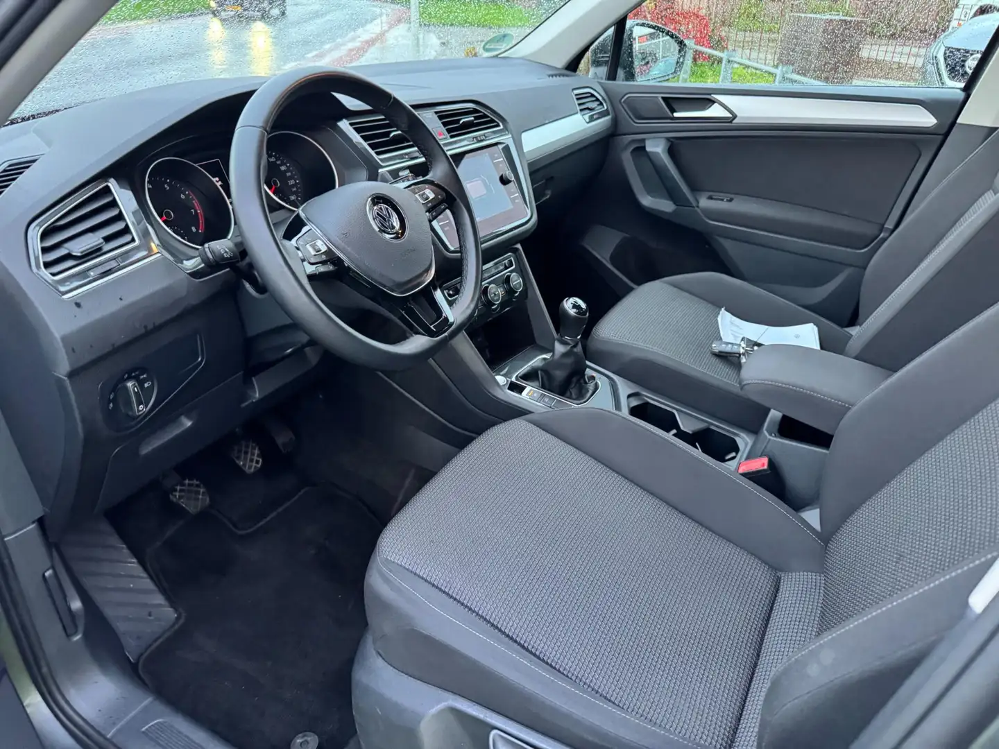 Volkswagen Tiguan 1.5 TSI Comfortline 150pk NAVI/PDC/STOELVERW./ADAP Gris - 2