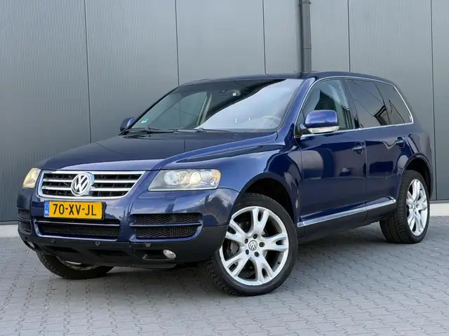 2006 Volkswagen Touareg in Blue for sale
