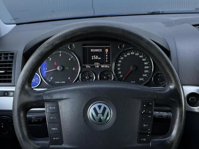 Volkswagen Touareg view 23