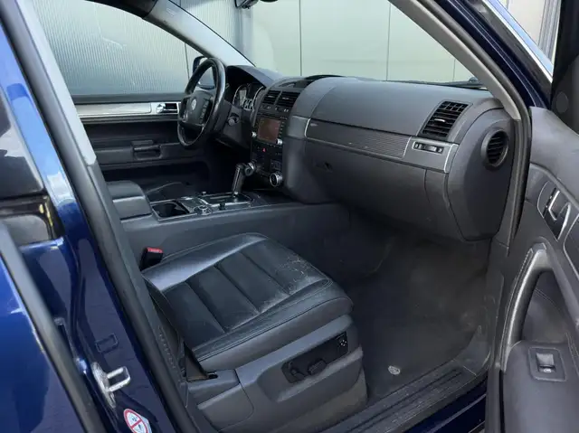 Volkswagen Touareg view 17