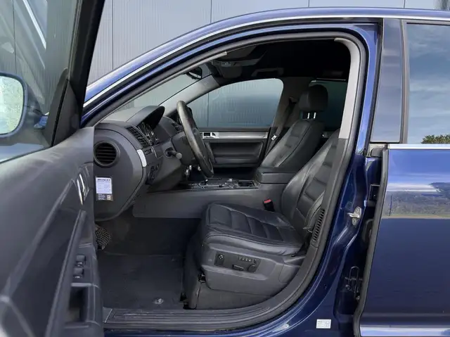 Volkswagen Touareg view 18