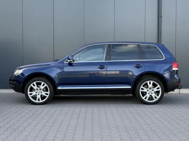 Volkswagen Touareg view 9