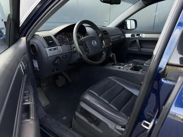 Volkswagen Touareg view 16