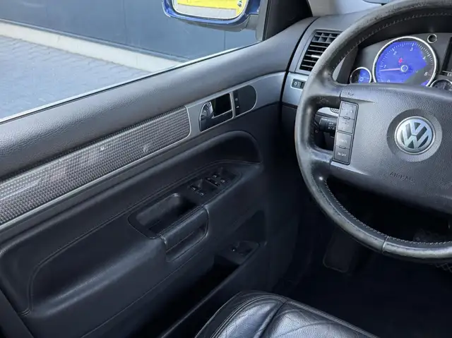 Volkswagen Touareg view 21