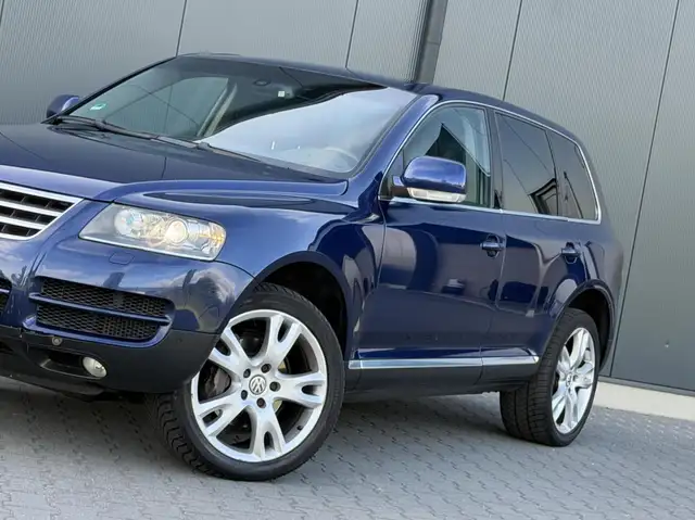 Volkswagen Touareg view 6