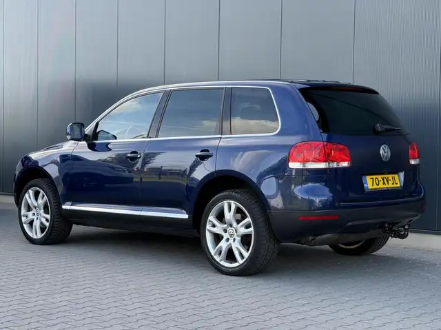 Volkswagen Touareg view 11