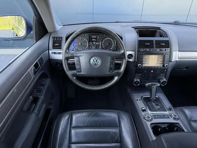 Volkswagen Touareg view 20