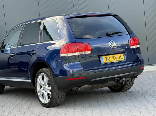 Volkswagen Touareg view 13