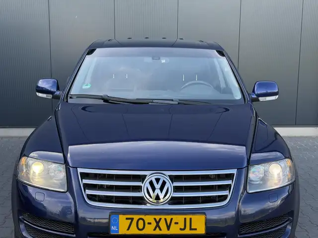 Volkswagen Touareg view 14