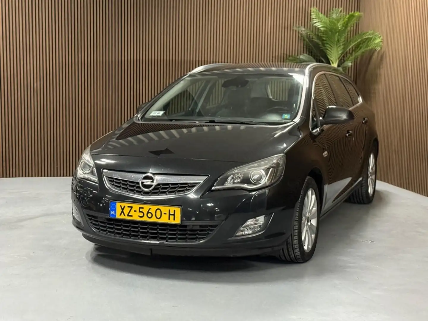 Opel Astra Sports Tourer 1.4 Turbo Edition Zwart - 2