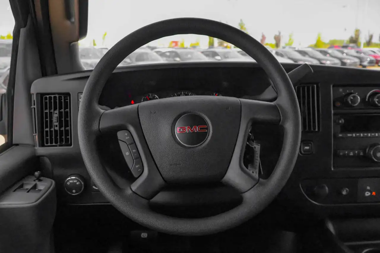 GMC Savana fotografie GMC Savana