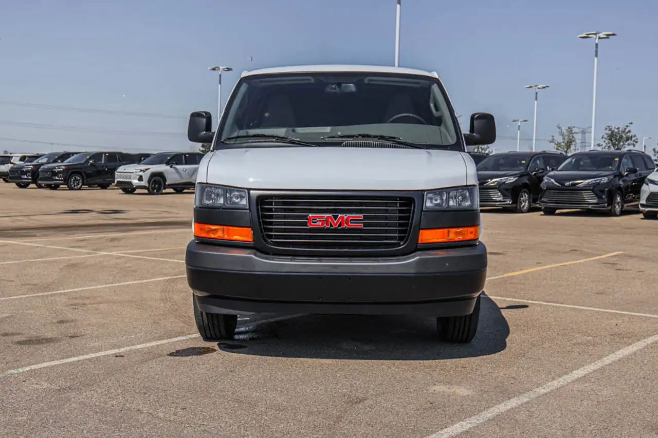 GMC Savana fotografie GMC Savana