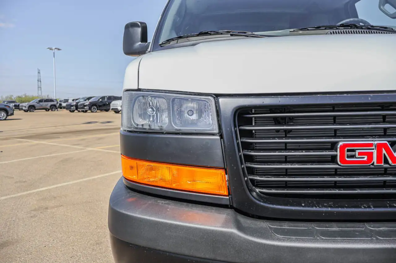 GMC Savana fotografie GMC Savana