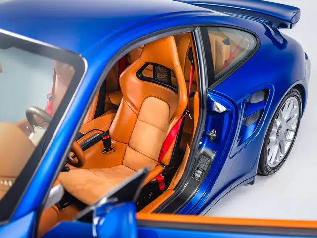 Porsche 911 view 3