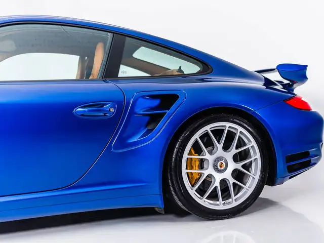 Porsche 911 view 11