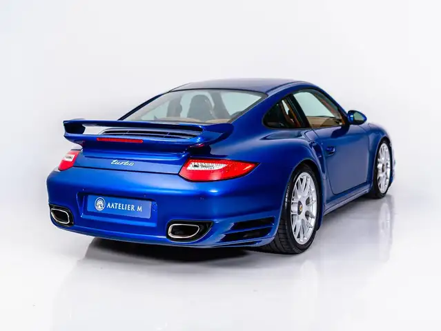 Porsche 911 view 7