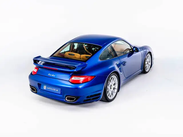 Porsche 911 view 6