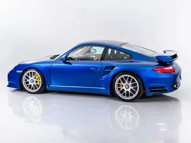 Porsche 911 view 8