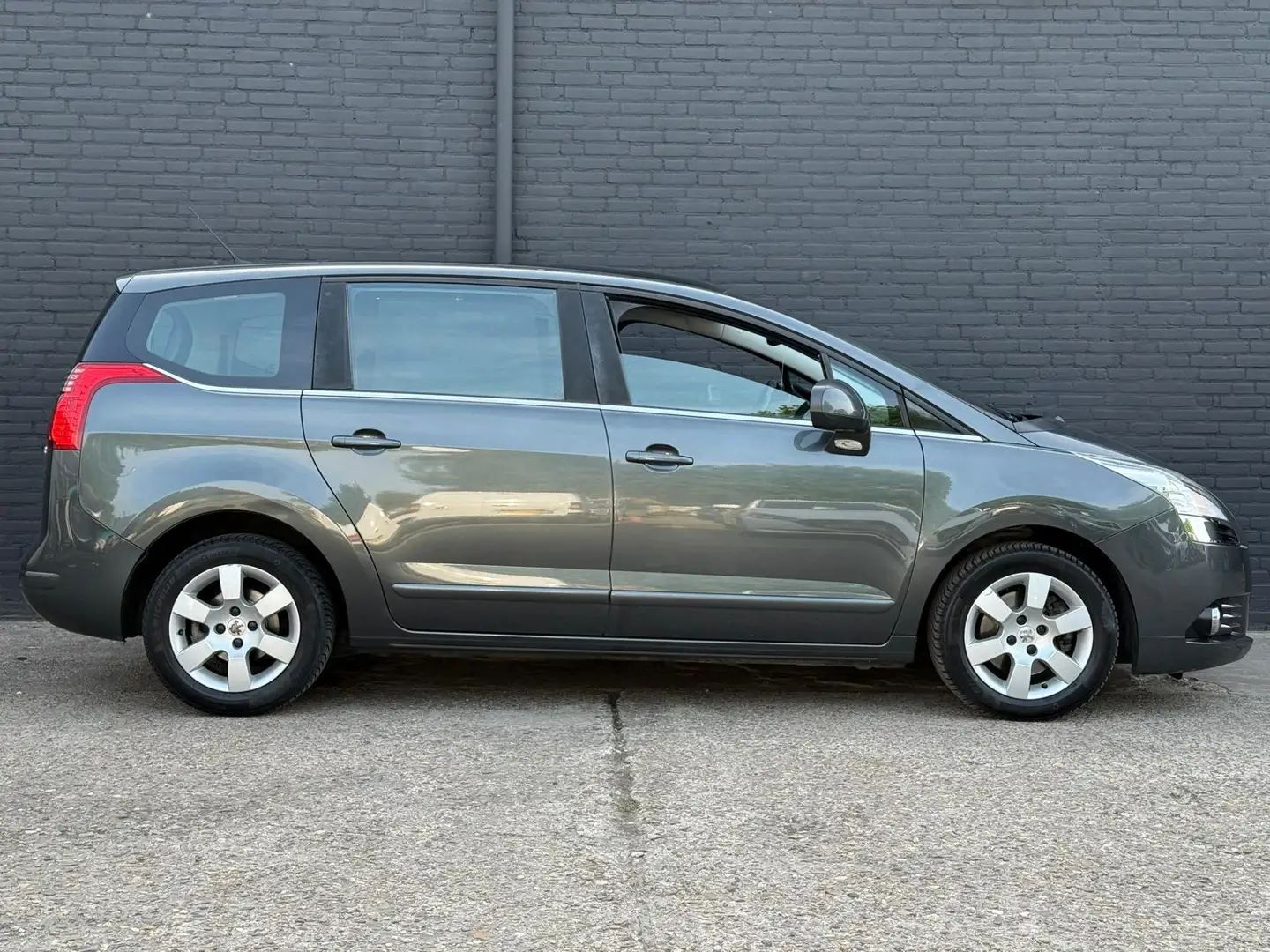 Peugeot 5008 1.6 THP Active 7p. TREKHAAK | AUTOMAAT | PDC | CRU Grigio - 2