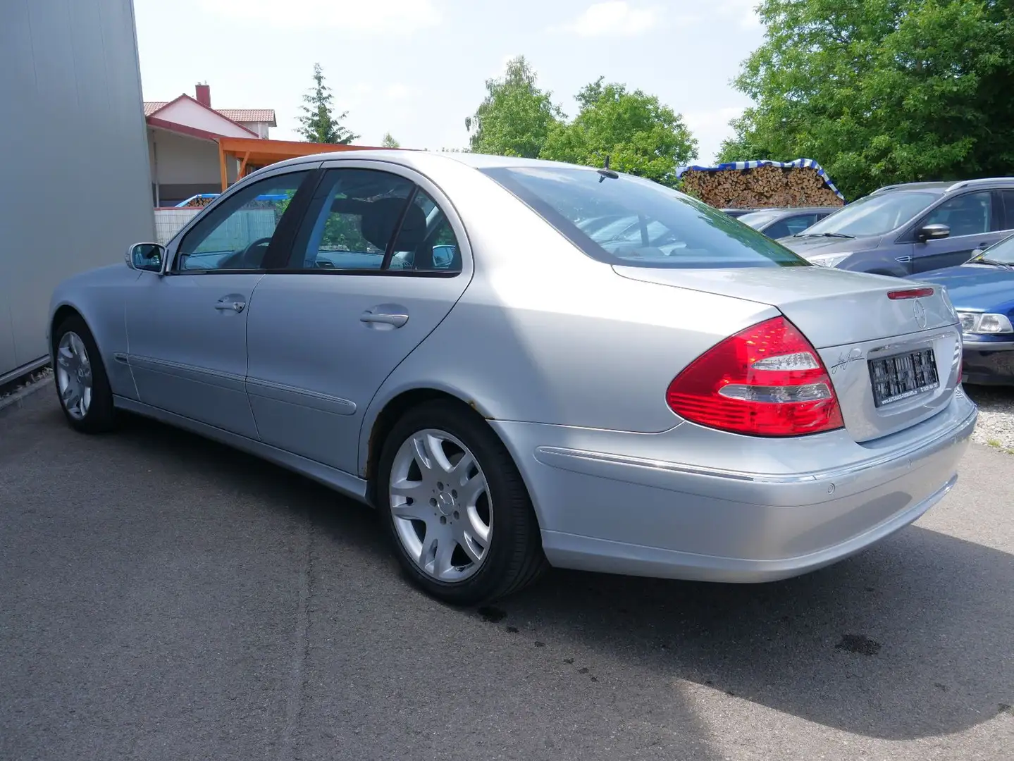 Mercedes-Benz E 350 Lim. Avantgarde NAVI-COMAND/BIXENON/PDC Silber - 2