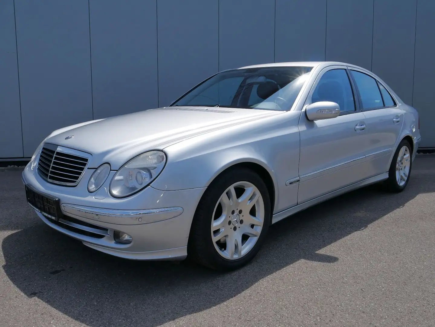 Mercedes-Benz E 350 Lim. Avantgarde NAVI-COMAND/BIXENON/PDC Silber - 1