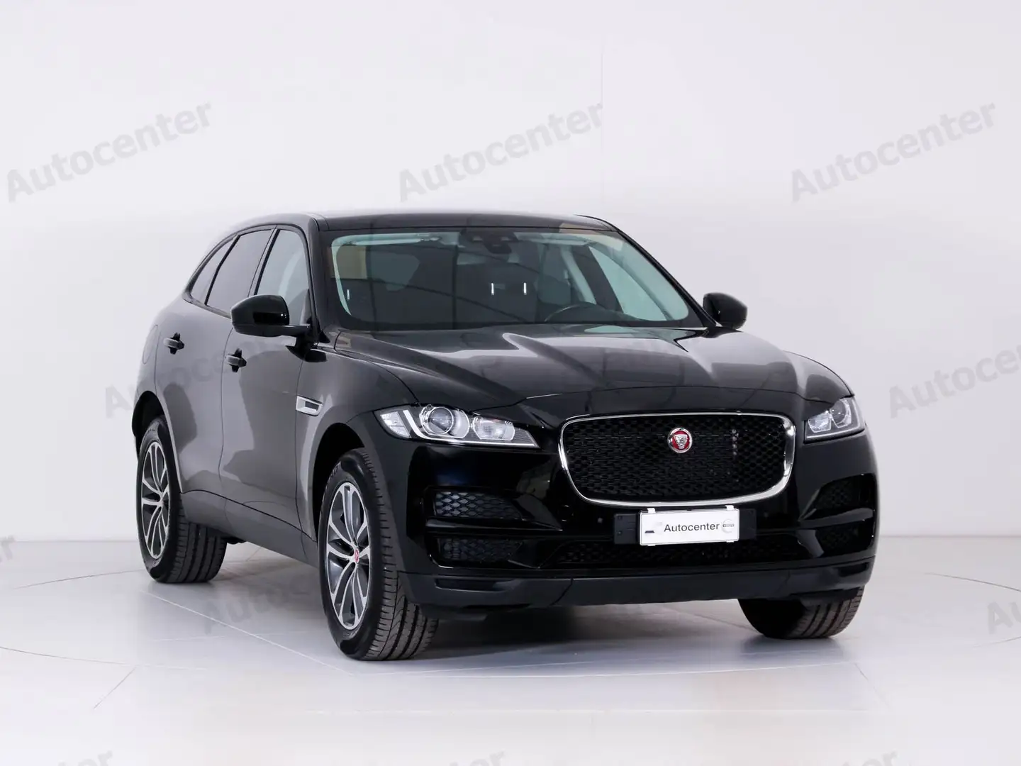 Jaguar F-Pace F-Pace 2.0d i4 Pure 180cv auto Negru - 2