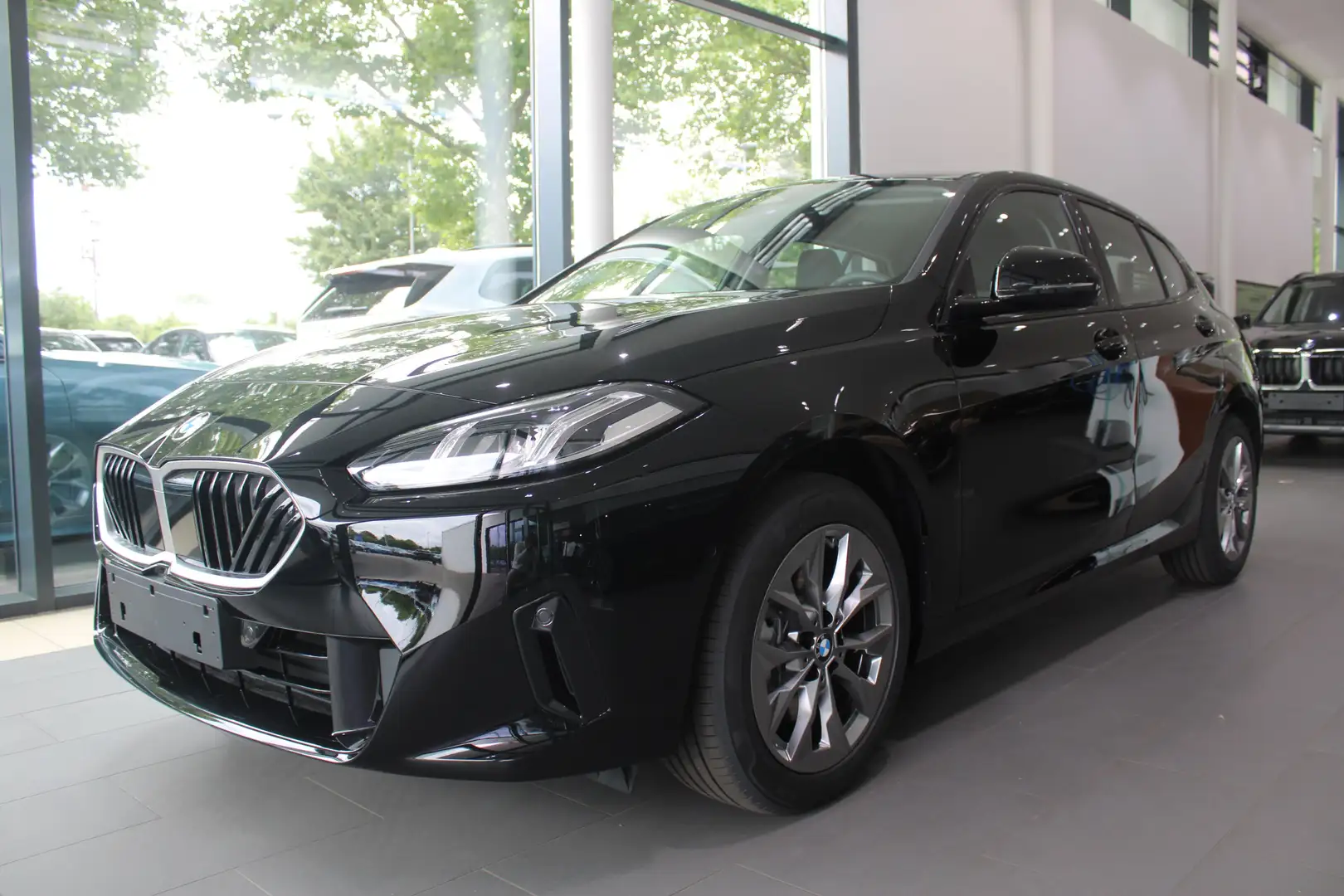 BMW 116 KLIMA.AUTO+17LM+AHK+RÜCKFAHRKAMERA+NAVI+SITZHEIZUN Noir - 2