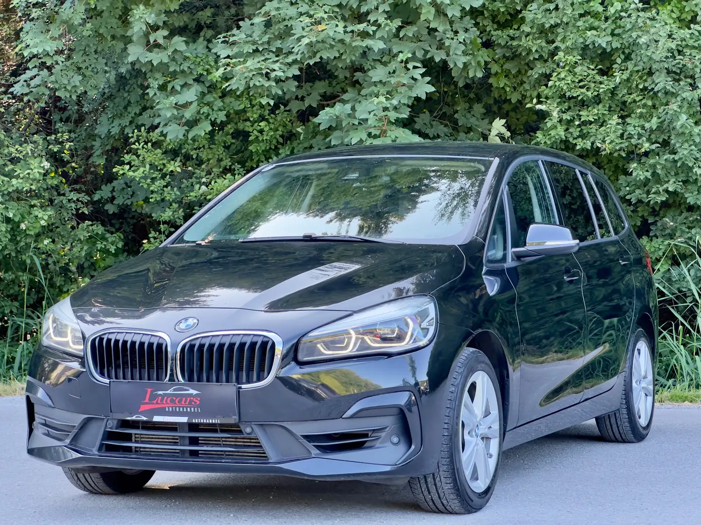 BMW 218 i Advantage AUT*1BESITZ*LED*NAVI*AHK* Schwarz - 1