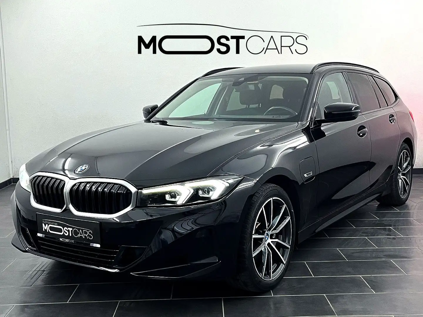 BMW 320 e Toruing Aut. ***LED | AHK | DAB*** Schwarz - 1