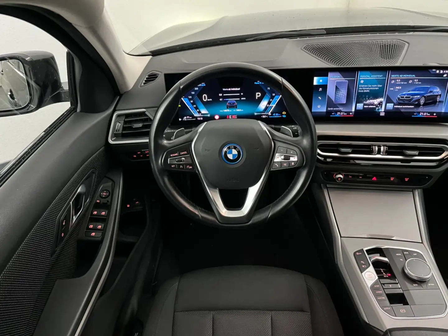 BMW 320 e Toruing Aut. ***LED | AHK | DAB*** Schwarz - 2