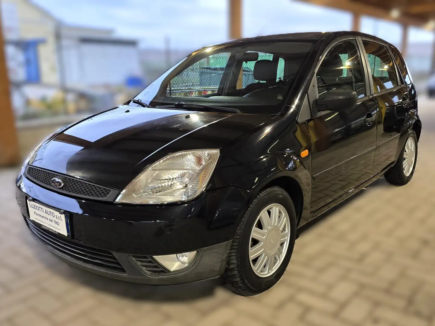 Ford Fiesta FIESTA 1.4 TDCI GHIA Zwart - 2