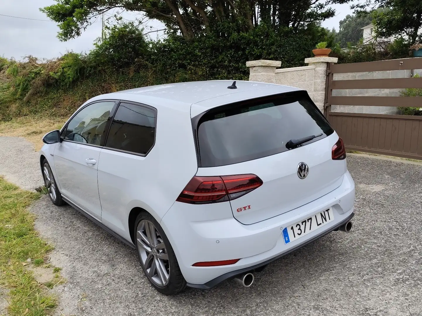 Volkswagen Golf GTI 2.0 TSI Performance 180kW Srebrny - 2