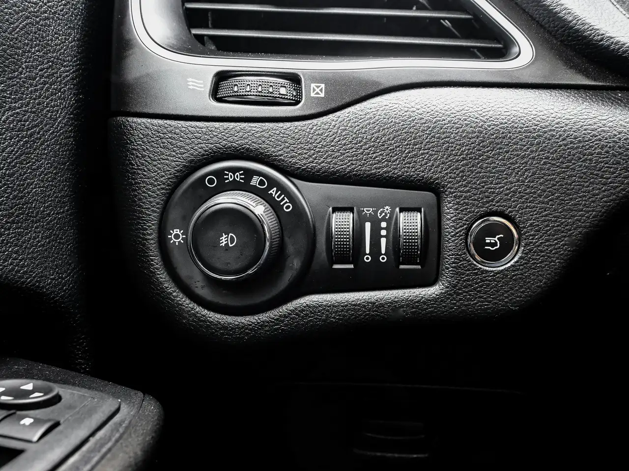 Jeep Cherokee снимка Jeep Cherokee