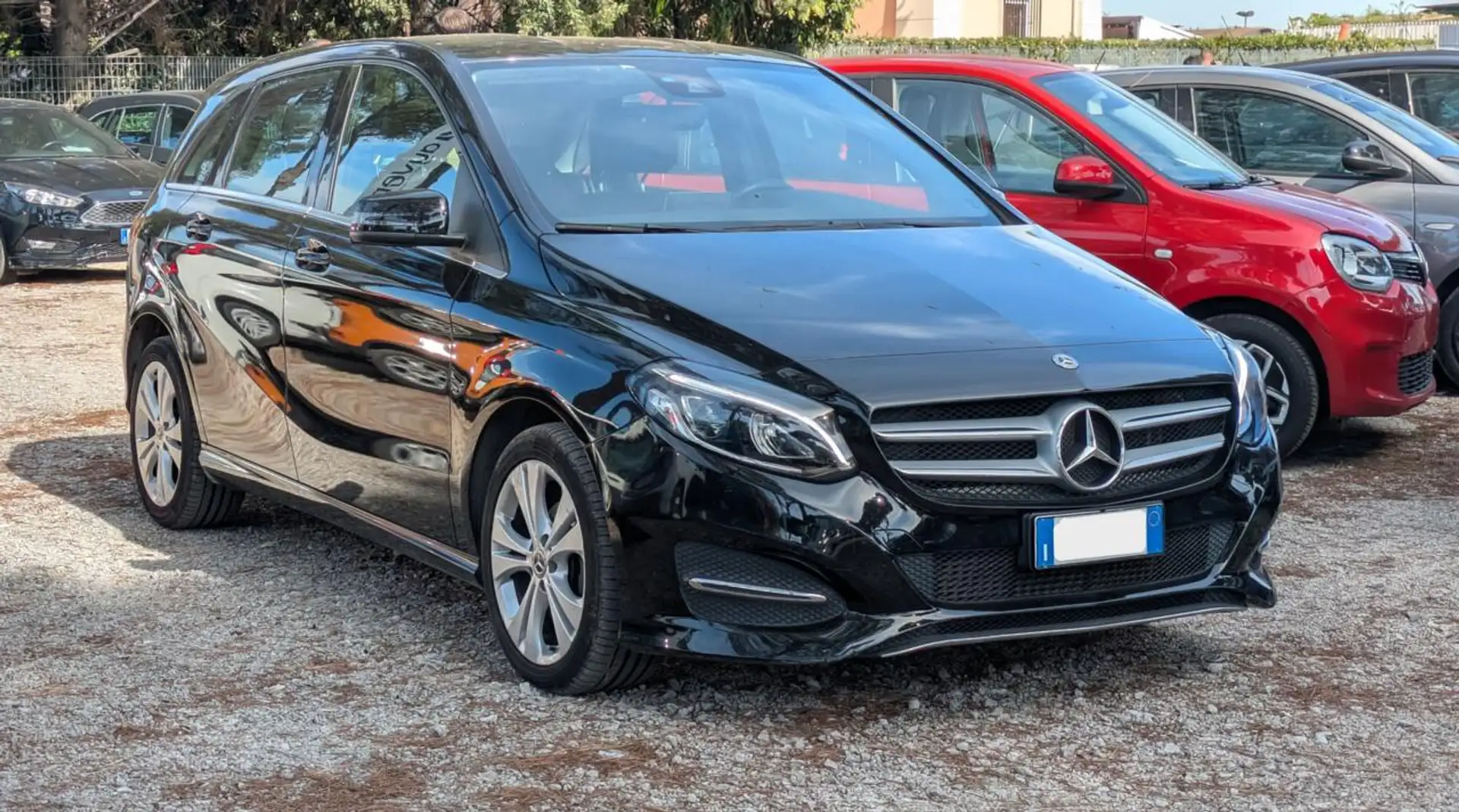 Mercedes-Benz B 180 1.5d 109cv CAMBIO AL VOLANTE CRUISE TELECAM Nero - 2